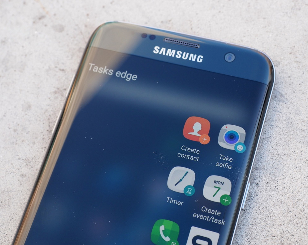 Samsung Galaxy S7 Edge-экран крупным планом